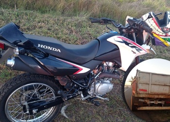 Joven motociclista lesionado tras chocar contra un camión en el acceso sur