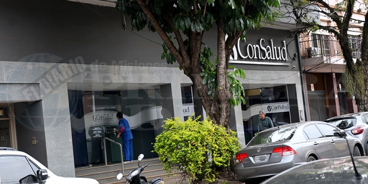 BORRADA. Aunque seguirán atendiendo hasta el 4 de septiembre, sus oficinas ya tienen el logo de Con Salud.