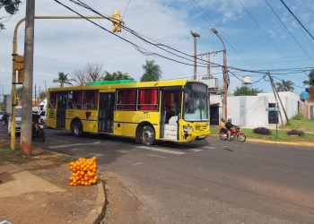 Colectivo y automóvil protagonizaron un accidente en Posadas