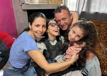 Papás de Enszo piden ayuda para que acceda  a un tratamiento que puede cambiar su vida