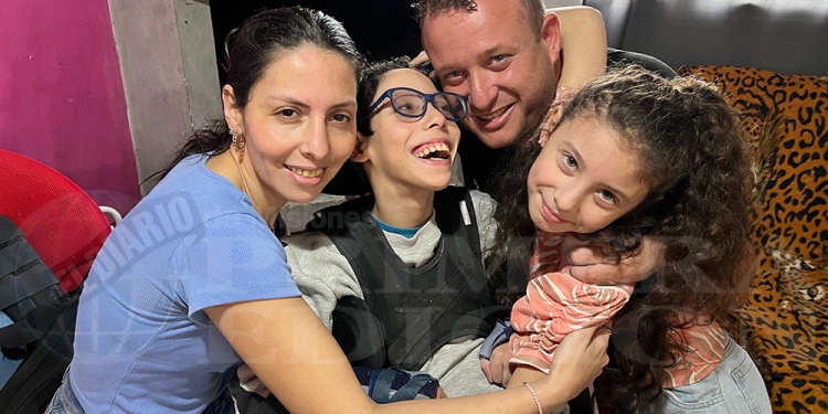 FAMILIA. Sergio se anotó hace diez años en el IPRODHA y, pese a los reclamos periódicos, no accede a la vivienda.