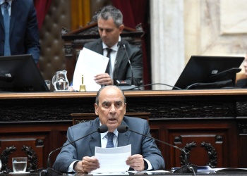 Francos defendió la desregulación de la yerba y los productores lo cruzaron