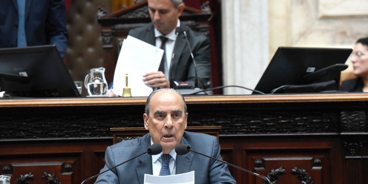 DEFENSA. Guillermo Francos defendió la desregulación yerbatera, mientras los productores acusan una “crisis sin precedentes”.