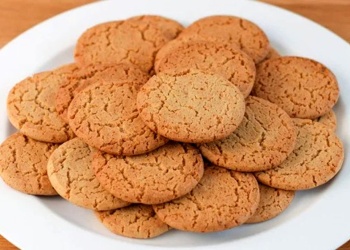 Con solo 7 ingredientes y en 8 pasos podés hacer galletitas de miel para la merienda del finde