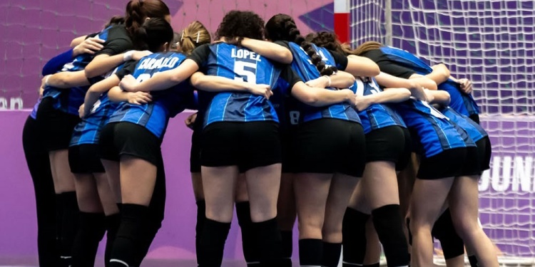 LA GARRITA. Las chicas de handball cayeron ante Brasil en el cierre de la Zona A.