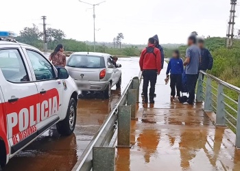 Susto en Posadas: dos menores fueron arrastrados por el agua al intentar cruzar un arroyo