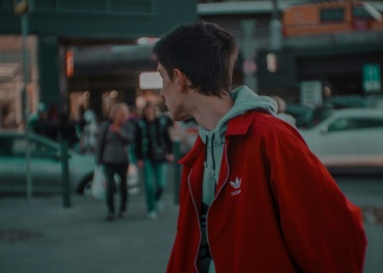 Misionero denunció que mujeres lo acosan por lindo: “Me ofrecieron $300.000 para tener sexo”