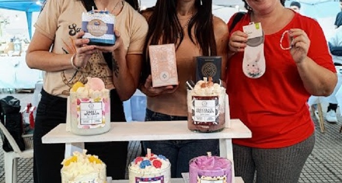 DANIELA, MARIANA Y CARMEN. Emprendedoras
de la feria de Spacio Mujer.