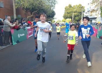 Los chicos abrieron el telón de la Maratón Posadas Futura