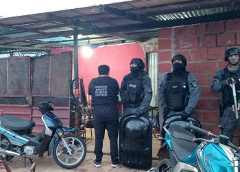 Desarticulan un centro de narcomenudeo en Posadas: dos detenidos y millonaria incautación de droga