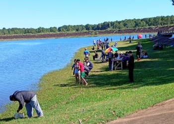 Mucho entusiasmo y poco pique en  el lago Urugua-í