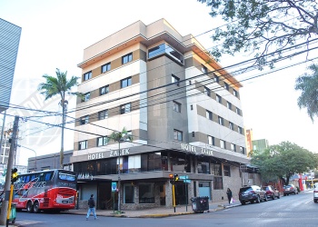 Una pareja encapuchada asaltó hotel del microcentro posadeño