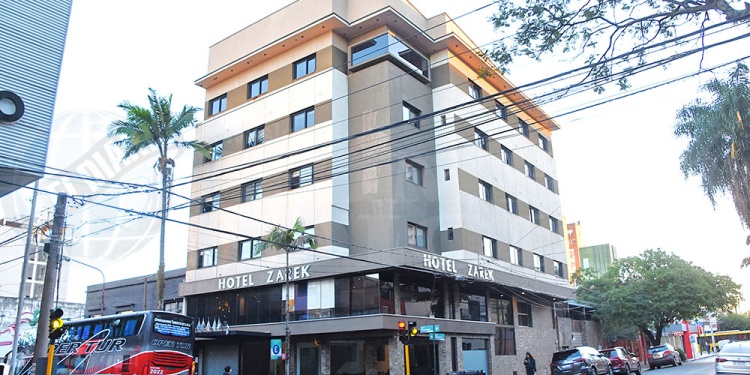 LA ESCENA. Los ladrones irrumpieron de madrugada y encañonaron a la víctima, a quien por fortuna no lesionaron.