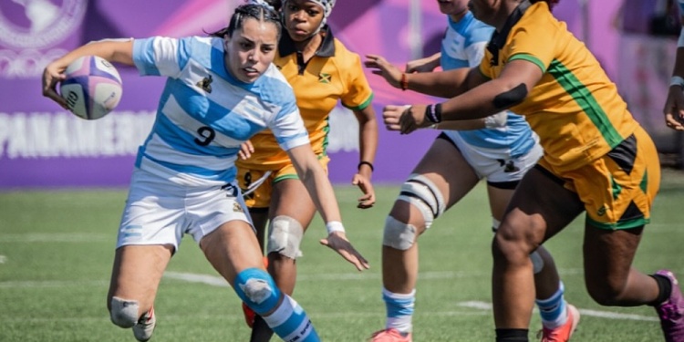 EN ACCIÓN. La eldoradense Agustina Ibáñez fue clave en las victorias de “Las Yaguaretés”. Hoy irá por más en Asunción.