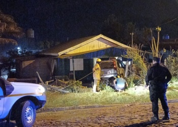 Chocó contra una casa en Wanda y no tenía licencia ni seguro
