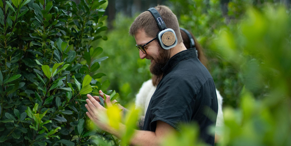 DJ cordobés visitó Misiones y “creó” música con una planta de yerba mate