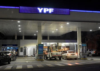 YPF amplía beneficio para quienes carguen nafta a la madrugada: cuál es