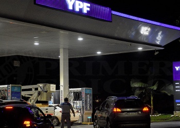 YPF amplía beneficio para quienes carguen nafta a la madrugada: cuál es