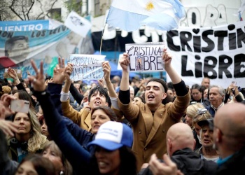 Cristina Kirchner agradeció el apoyo de militantes a 100 días de su prisión domiciliaria