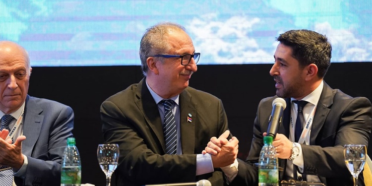 APERTURA. El Procurador de la Nación, Eduardo Casal (izquierda) junto al gobernador Hugo Passalacqua (centro) y el anfitrión de las jornadas, el procurador misionero, Carlos Giménez.