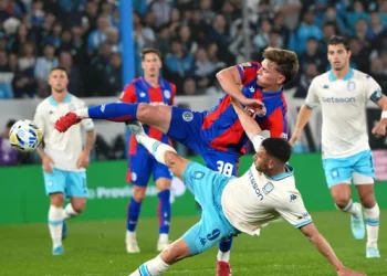 Racing le ganó a San Lorenzo y se acerca a la zona de clasificación