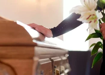 Gritos, llantos y corridas en Tucumán: un joven irrumpió en su propio velorio