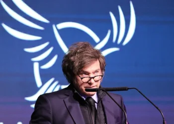 Javier Milei: “La sociedad va a volver a reflexionar y este 26 de octubre va a pintar de violeta el país”