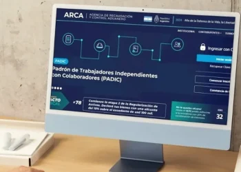 La recaudación tributaria cayó en torno a 2,4% en términos reales en agosto