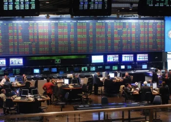 El Gobierno habría vendido US$500 millones para frenar al dólar y el riesgo país volvió a dispararse