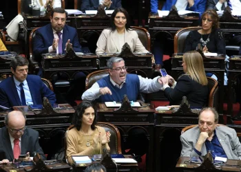 Diputados: la oposición avanzará mañana con el tratamiento de la ley que limita los DNU