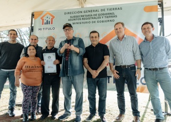 Passalacqua y Herrera Ahuad entregaron 71 permisos de ocupación en el barrio Santa Cecilia de Posadas