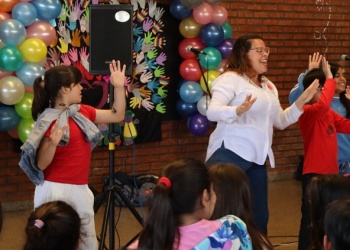 El “Hogar de Día Posadas” festejó su XVI aniversario con juegos, baile y canciones