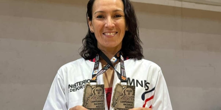 SONRISAS. Ortiz fue campeona en los 3 mil y los 5 mil metros de marcha.