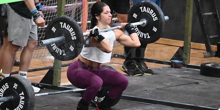 EN ACCIÓN. Yazmín Polattini en pleno calentamiento, antes de iniciar la competencia en su respectiva categoría.