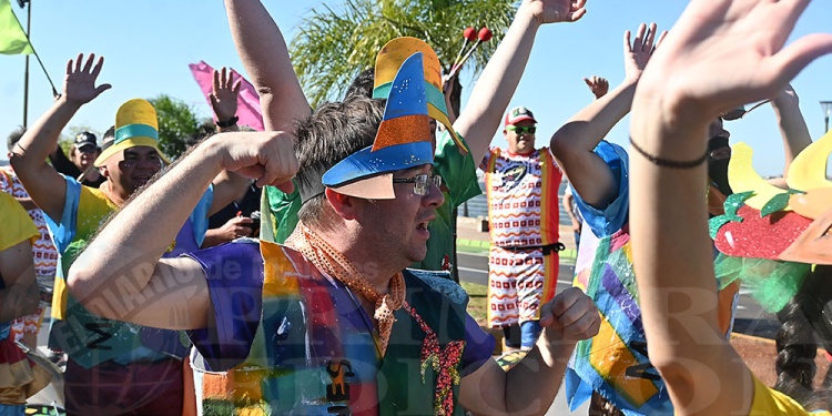 Color, ritmo y tradición: así arrancó la Estudiantina 2024 en Posadas