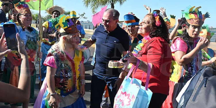 Color, ritmo y tradición: así arrancó la Estudiantina 2024 en Posadas