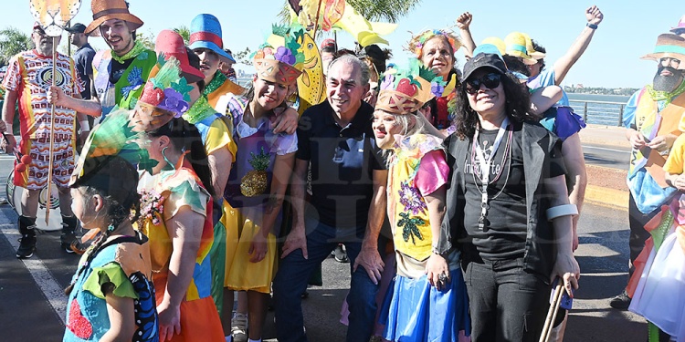 Color, ritmo y tradición: así arrancó la Estudiantina 2024 en Posadas