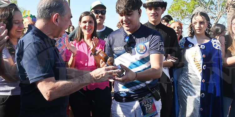 Color, ritmo y tradición: así arrancó la Estudiantina 2024 en Posadas