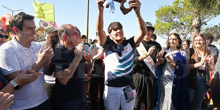 Color, ritmo y tradición: así arrancó la Estudiantina 2024 en Posadas