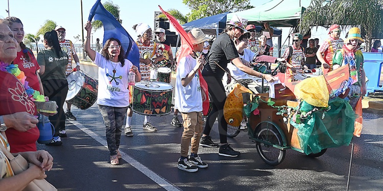 Color, ritmo y tradición: así arrancó la Estudiantina 2024 en Posadas