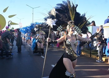 Color, ritmo y tradición: así arrancó la Estudiantina 2024 en Posadas
