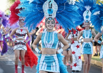 Color, ritmo y tradición: así arrancó la Estudiantina 2024 en Posadas