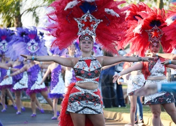 Color, ritmo y tradición: así arrancó la Estudiantina 2024 en Posadas