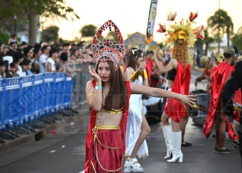Color, ritmo y tradición: así arrancó la Estudiantina 2024 en Posadas