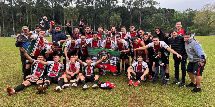 EN LA DEFINICIÓN. UCDE celebra el pase a la final luego de cuatro años.