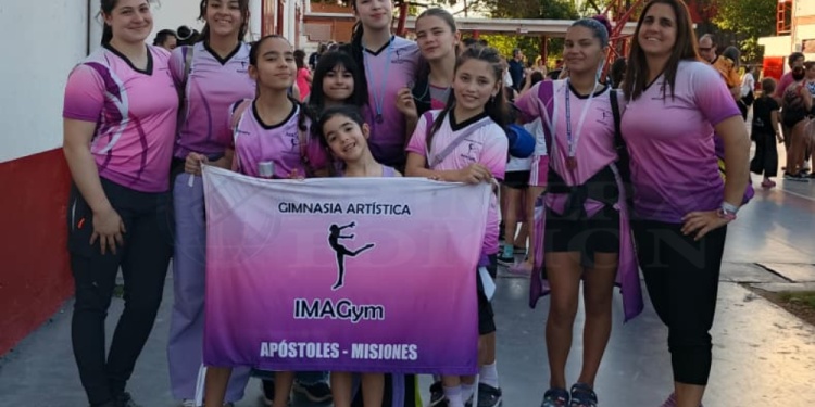 SONRISAS. Las chicas apostoleñas sumaron varios podios en Resistencia.