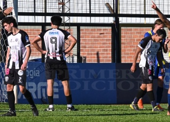 Un estreno ideal para el Auriazul en la Liga Posadeña de fútbol