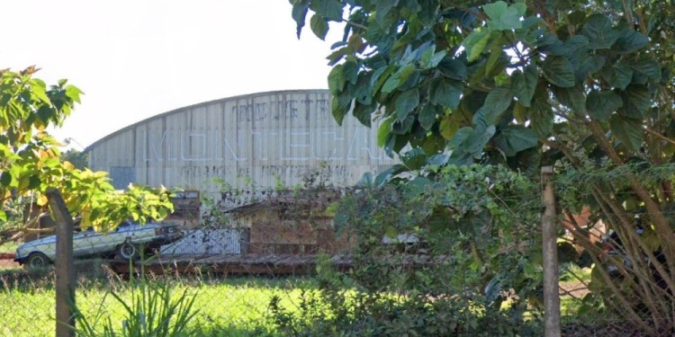 INCERTIDUMBRE. Los trabajadores de Industrias Montecarlo, en Eldorado, sufren una deuda salarial y desconocen si volverán a las tareas el próximo 22 de septiembre.