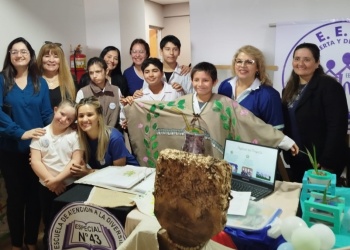 Escuelas de educación especial presentaron sus ponchos misioneros