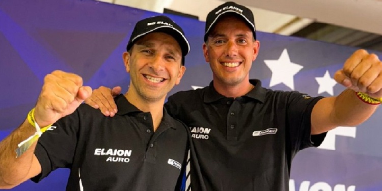 UNA DESPEDIDA CON PODIO PARA EL OBEREÑO. "Rafa" Morgestern junto a Franco Vivian hicieron terminaron terceros en los 200 kilómetros del TC 2000 en lo que fue la despedida del misionero de las pistas.